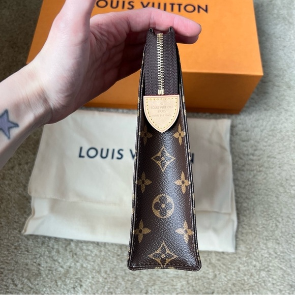 Louis Vuitton Toiletry 26 monogram pouch new in box - Picture 5 of 9
